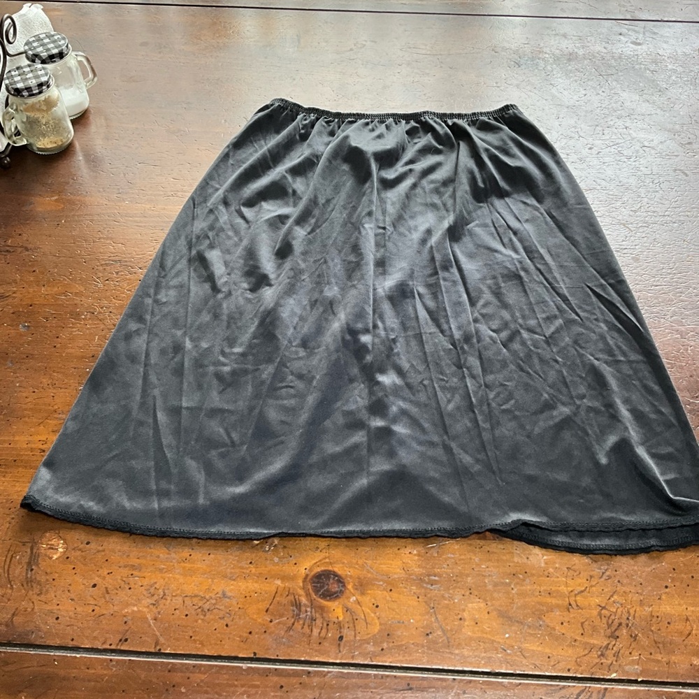 Vassarette  size small 22” slip